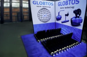 stoisko globtos z zaworami do preizolacji – ekspozycja zaworów kulowych z przedłużonym trzpieniem